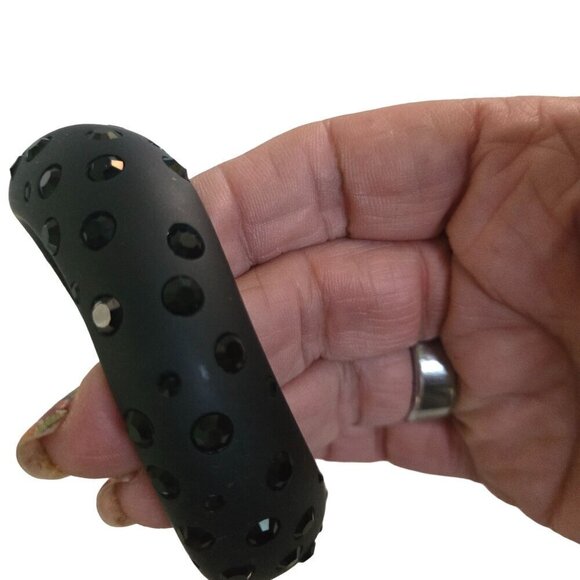 Stunning Vintage Matt Black Rhinestone Lucite Wavy Shaped Bangle Bracelet - Picture 2 of 4